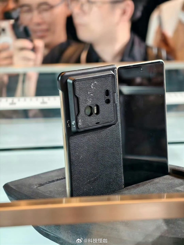 榮耀Magic V5真機(jī)現(xiàn)身：史上最輕薄大折疊