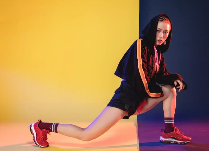 夏天喜歡穿小白裙的女生看過來：這幾款穿搭思路好看又實用，美翻了!